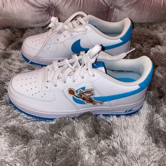 Space Jam Nike AirForce 1’s. Size 4.5. Brand new, never worn - Picture 4 of 6